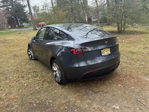 Used 2020 Tesla Model Y Long Range image 2