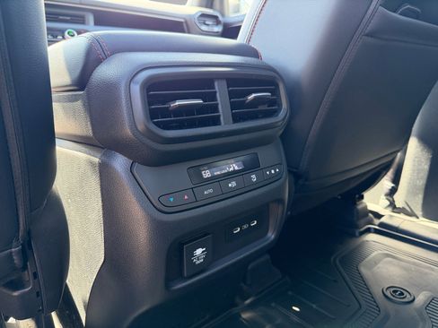 Used 2024 Honda Pilot TrailSport image 18