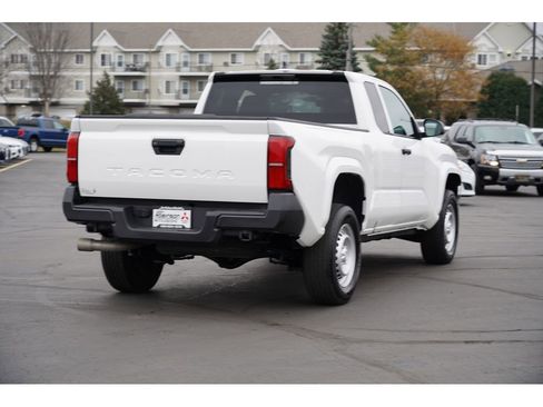 Used 2024 Toyota Tacoma SR image 3