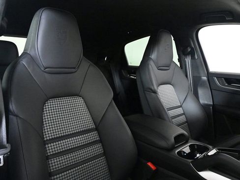 Certified 2025 Porsche Cayenne GTS image 13