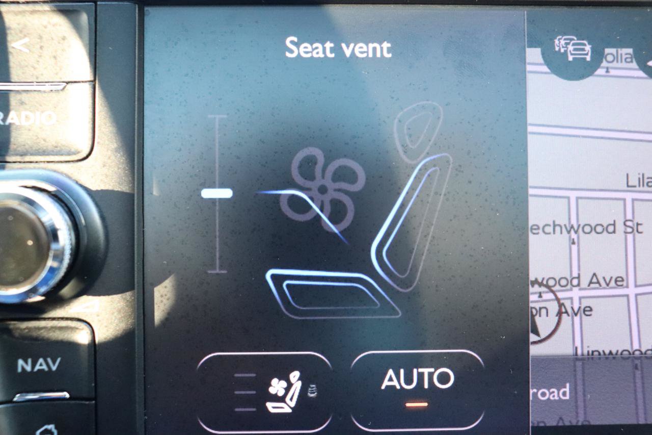 Used 2018 Bentley Bentayga AWD/4WD image 50