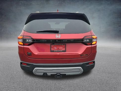 Used 2024 Honda Pilot TrailSport image 5