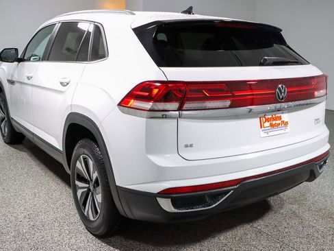 Used 2024 Volkswagen Atlas Cross Sport SE FWD image 9