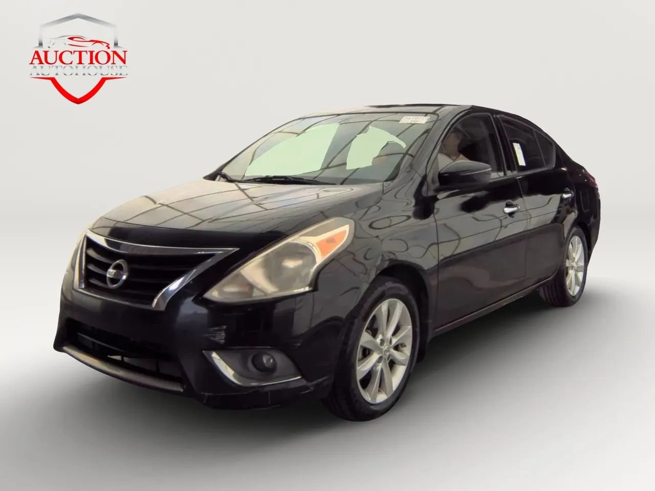 Used 2015 Nissan Versa FWD image 1