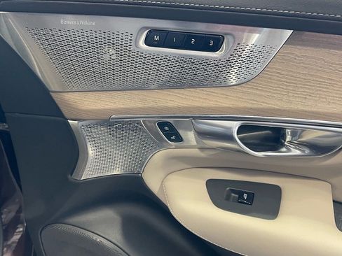 Used 2025 Volvo XC90 T8 Ultra w/ Lounge Package image 41