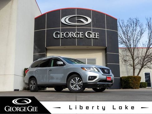 Used 2019 Nissan Pathfinder SL image 1