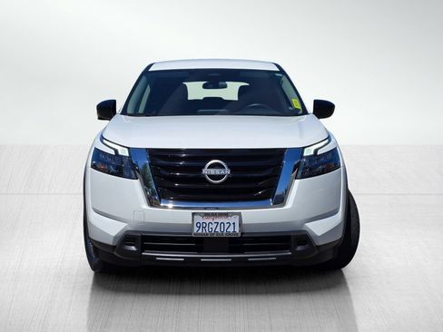 Used 2025 Nissan Pathfinder S FWD image 2