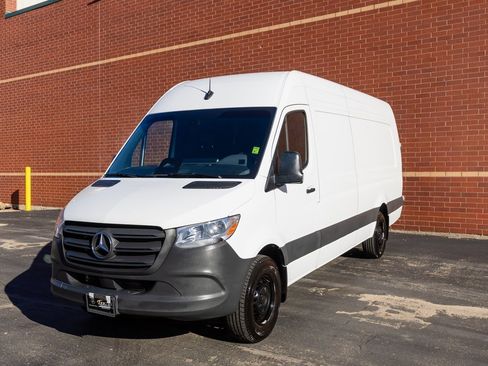 Used 2025 Mercedes-Benz Sprinter 2500 image 3