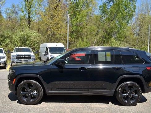 Used 2023 Jeep Grand Cherokee Limited w/ Black Appearance Package AWD/4WD image 5
