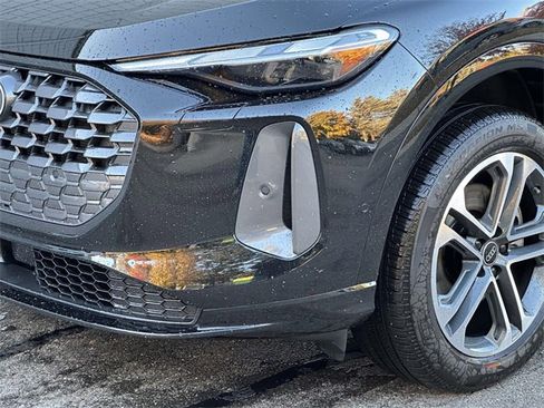 Certified 2025 Audi Q5 Premium w/ 19" Wheel Package image 8