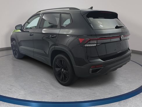 New 2026 Volkswagen Taos SE FWD image 7