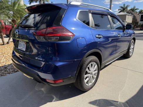 Used 2018 Nissan Rogue SV w/ Premium Package image 5