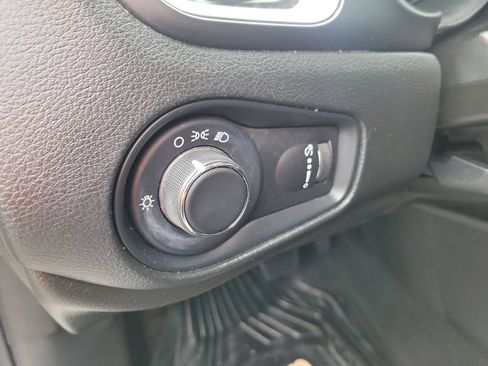 Used 2021 Jeep Renegade Sport FWD image 19