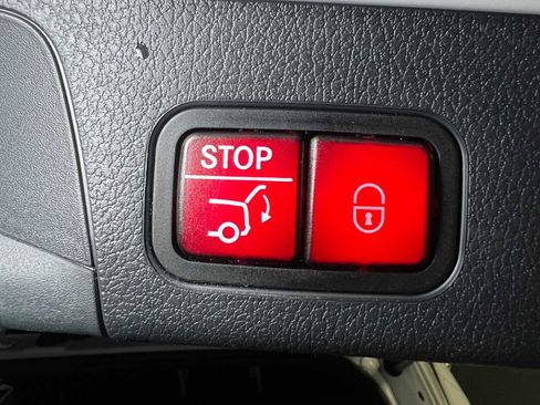 Used 2025 Mercedes-Benz GLB 250 image 16