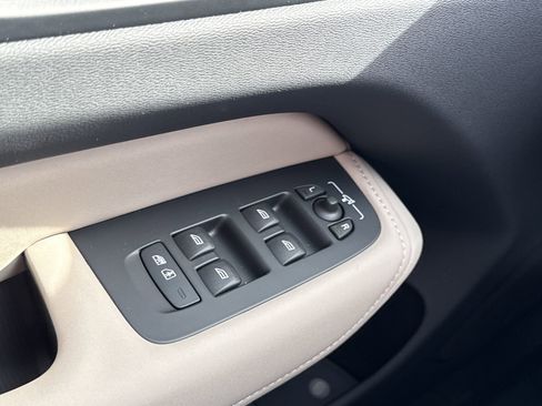 New 2026 Volvo XC60 B5 Plus w/ Protection Package Premier image 18