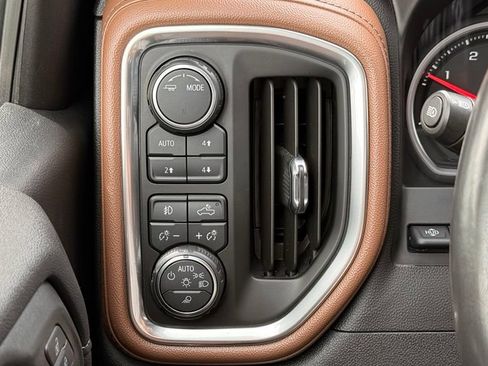 Used 2020 Chevrolet Silverado 1500 High Country w/ Technology Package AWD/4WD image 10