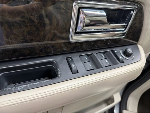Used 2016 Lincoln Navigator L Select RWD image 30