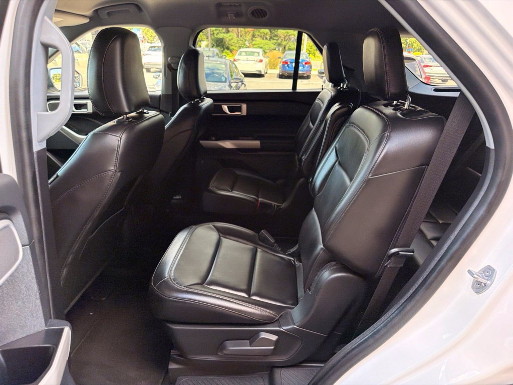 Used 2022 Ford Explorer XLT w/ Equipment Group 202A AWD/4WD image 13