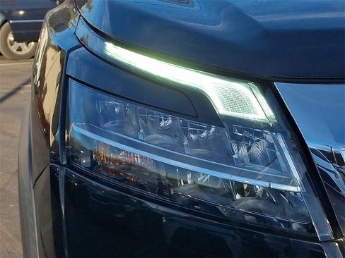 Used 2022 Nissan Pathfinder S image 10