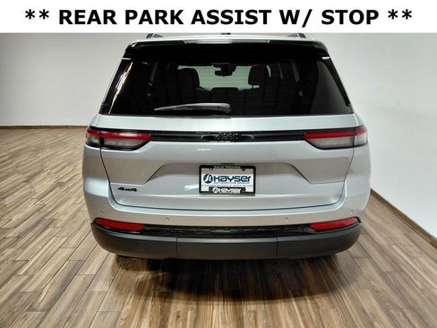 Used 2022 Jeep Grand Cherokee Altitude AWD/4WD image 7