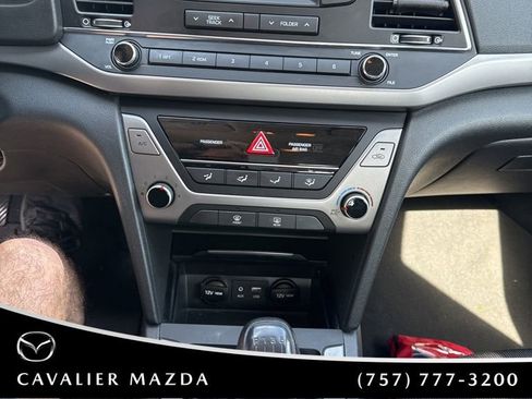 Used 2018 Hyundai Elantra SE image 10