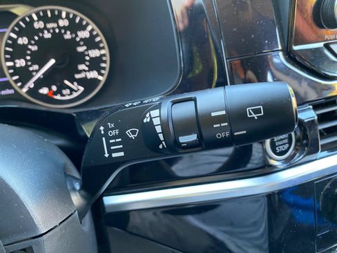 Used 2022 Nissan Pathfinder S FWD image 61
