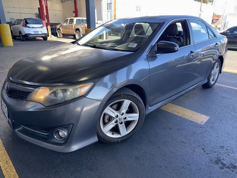 Used 2012 Toyota Camry SE image 2