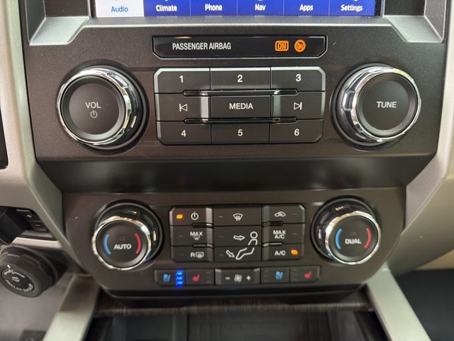 Used 2021 Ford F250 Lariat w/ Lariat Ultimate Package AWD/4WD image 31