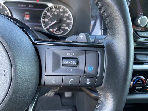 Used 2022 Nissan Pathfinder SV image 15