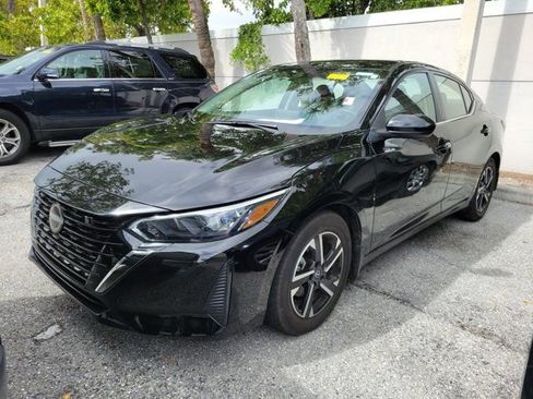 Used 2025 Nissan Sentra SV image 2