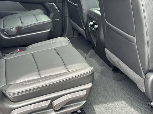 New 2026 GMC Yukon XL Denali w/ Denali Reserve Package RWD image 23