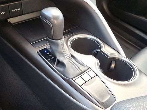 Used 2023 Toyota Camry SE image 14