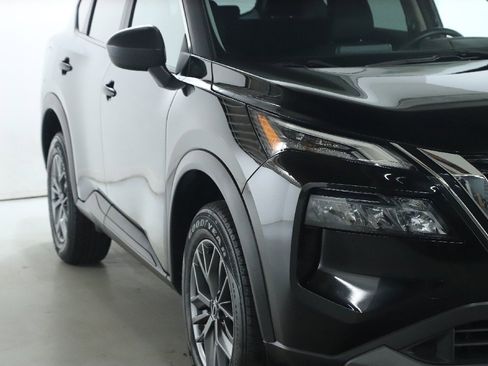 Used 2023 Nissan Rogue S image 9