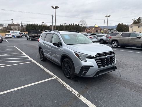 Used 2025 Subaru Ascent Bronze Edition image 8
