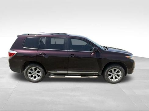 Used 2013 Toyota Highlander SE FWD image 2