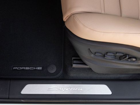 Certified 2026 Porsche Cayenne Coupe AWD/4WD image 22