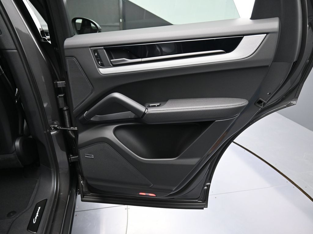 Certified 2026 Porsche Cayenne AWD/4WD image 25