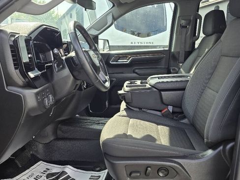 Used 2024 Chevrolet Silverado 1500 LT AWD/4WD image 14