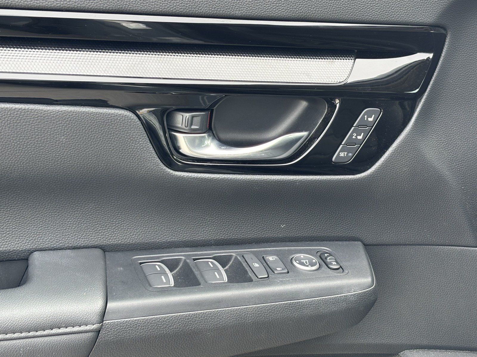 Used 2025 Honda CR-V EX-L image 15