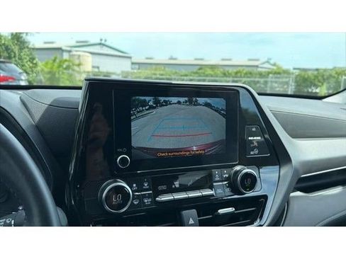 Certified 2025 Toyota Highlander LE AWD/4WD image 30