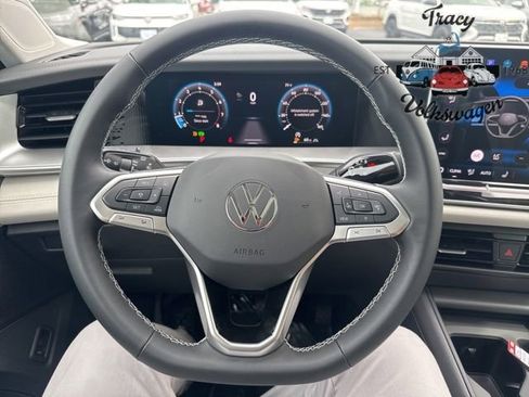 New 2025 Volkswagen Tiguan SE image 10