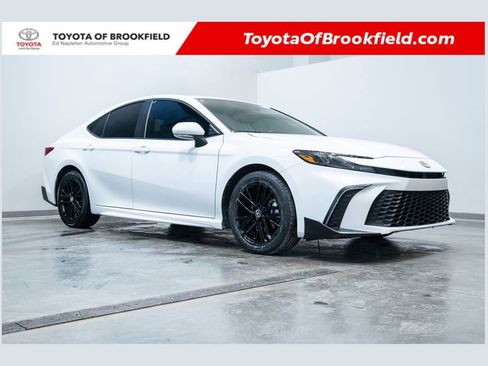 Used 2025 Toyota Camry SE w/ Convenience Package image 1