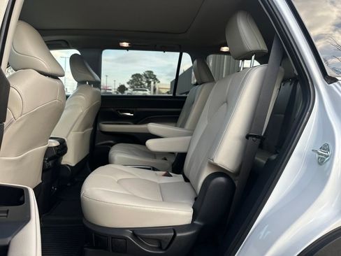 Used 2025 Toyota Grand Highlander Limited image 10