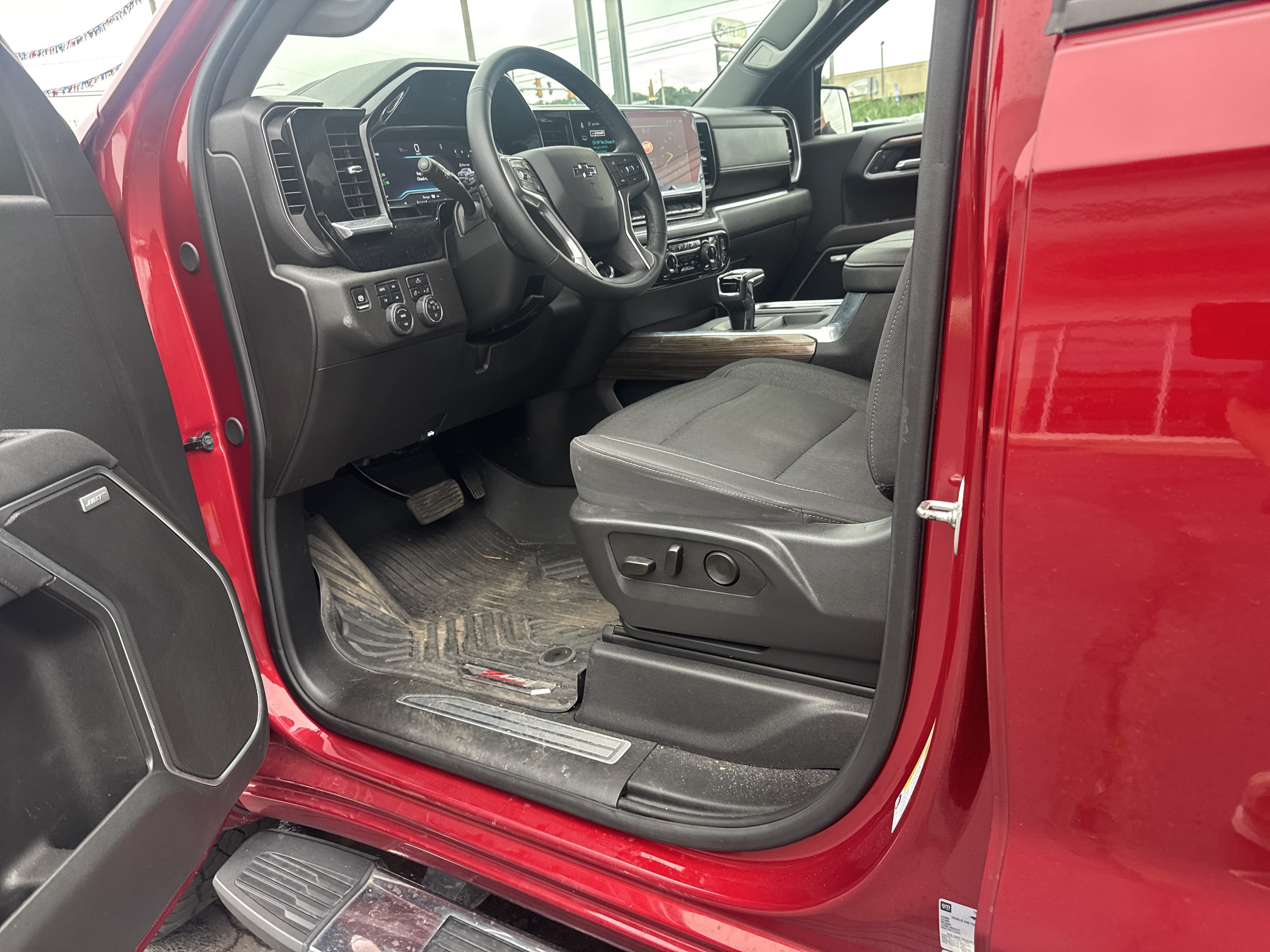 Used 2025 Chevrolet Silverado 1500 RST AWD/4WD image 12