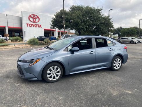 Used 2025 Toyota Corolla LE FWD image 1