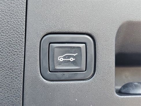 Certified 2022 Cadillac XT4 Premium Luxury w/ Enhanced Visibility Package image 11