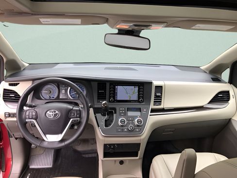 Certified 2020 Toyota Sienna XLE w/ XLE Navigation Package AWD/4WD image 16