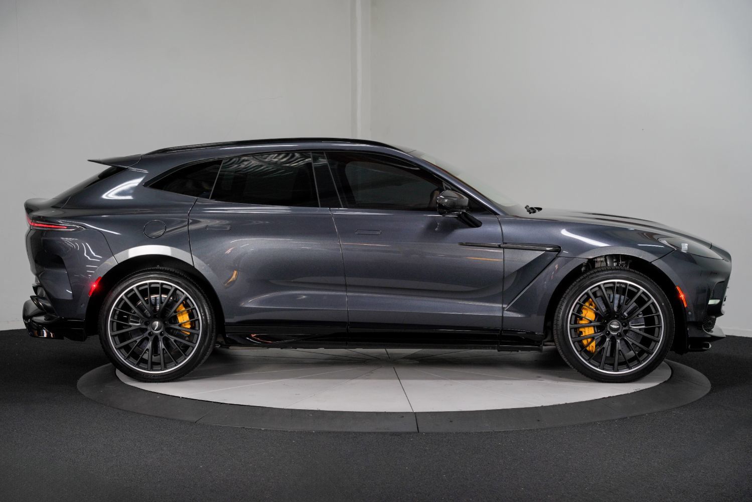 Used 2023 Aston Martin DBX 707 AWD/4WD image 9