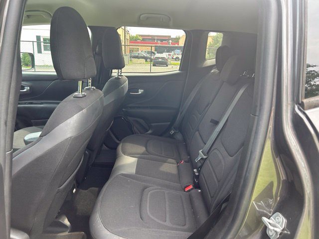 Used 2016 Jeep Renegade Latitude AWD/4WD image 15