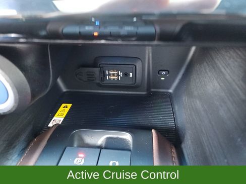 Used 2021 Toyota Venza Limited image 23